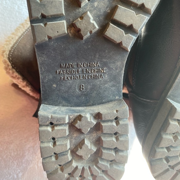 American eagle women’s size 8 black leather sole/ inner fur lining ankle boots. - Picture 5 of 7